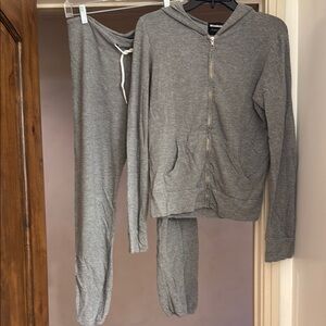 Monrow Classic Gray Zip-Up Hoodie and Jogger Set